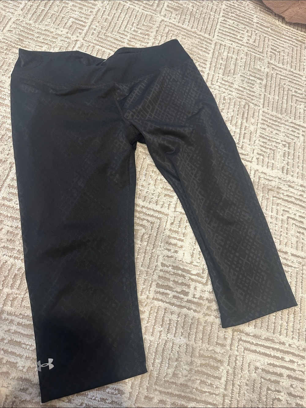 Under Armour Black Girls' Cropped Athletic Leggings with Tonal Pattern